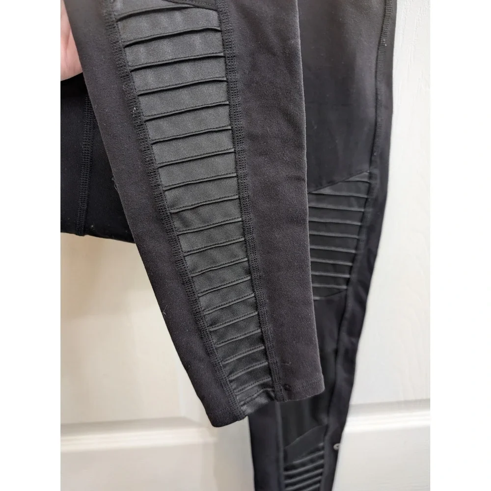 Alo Yoga Moto Leggings Womens Black High Waist Quilted Panels - Size XS